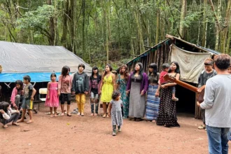 Comunidades indígenas se reúnem para assistir filme no Palácio dos Festivais