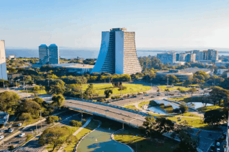 Porto Alegre integra lista dos 10 destinos que mais cresceram em buscas por brasileiros para as férias de julho, diz Booking.com