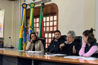 Executivo realiza coletiva de imprensa sobre suspensão parcial da “lei das sacolas”