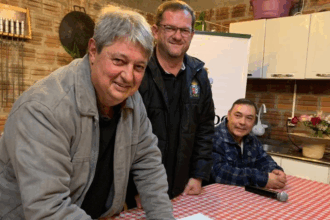 Prefeito assina contrato para 4,5 quilômetros de pavimentação na Linha Ávila Alta