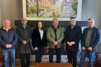 Executivo recebe visita cortesia de representantes da Record
