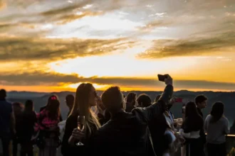 DJ´s do cenário musical do Sul do Brasil são atrações do Sunset das Estrelas Winter 2023 no Olivas de Gramado