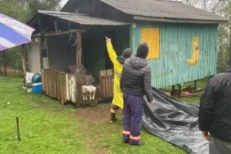 Mais de 50 casas ficam danificadas após temporal