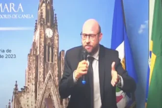 Jerônimo Terra Rolim apresenta pedido de instauração de CPI na Secretaria de Educação e CPI da Operação Cáritas