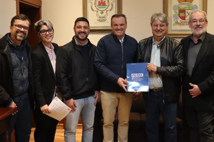 Prefeito de Gramado recebe comissão do FGTAS para o fomento da parceria com a entidade