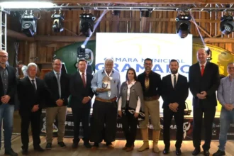 Mariano Leobet recebe Medalha Farroupilha em sessão no CTG