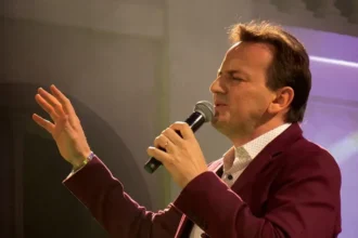 Natal Luz: troca de ingressos para o show solidário do Padre Ezequiel Dal Pozzo nesta segunda e terça